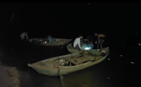 उत्तरप्रदेश: यमुना नदी में पलटी नाव... लापता छह लोगों में से दो के शव मिले...चार बच्चे अब भी लापता