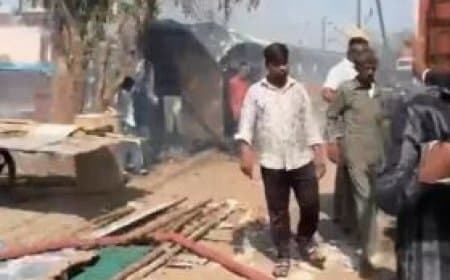 भोपाल टिंबर मार्केट अग्निकांड: बरखेड़ी में 20 फीट ऊंची आग की लपटें, रेलवे ट्रैक पर दहशत