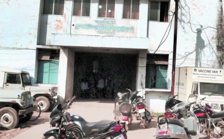 लोकल पर्चेज के नाम पर लाखों की दवाइयां खरीदी कलेक्टर तक शिकायत पहुंची लेकिन जांच दब गई