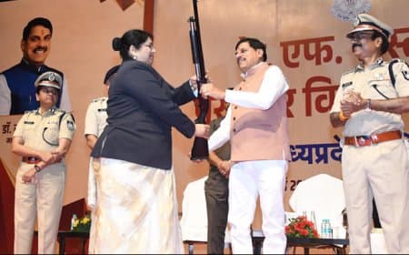 मप्र: 101 पुलिसकर्मियों को रूस्तमजी अवॉर्ड; सीएम ने की 10 हजार नई भर्ती और आवास की घोषणा
