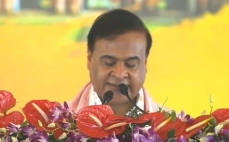 असम: लगातार दूसरी बार हिमंत बिस्वा सरमा ने ली सीएम पद की शपथ, पीएम मोदी भी मंच पर मौजूद