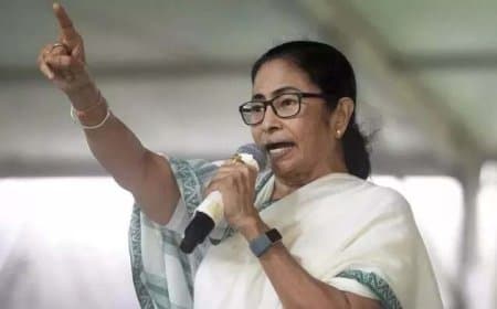 बंगाल: ममता बनर्जी पर पहली एफआईआर दर्ज... धार्मिक भावनाओं ठेस पहुंचाना पूर्व सीएम को पड़ा भारी