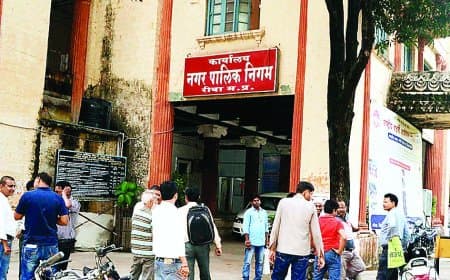 नगर निगम पार्किंग टेंडर विवाद में फर्जी दस्तावेजों के आरोप गहराए