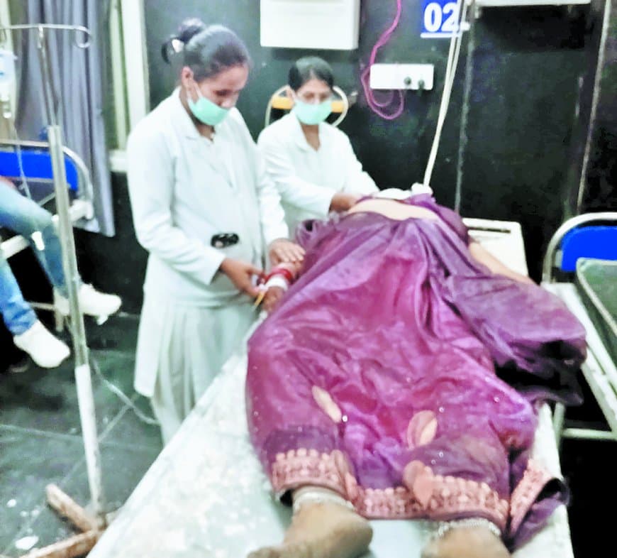 मैहर अस्पताल में चार घंटे तड़पती रही महिला, एक एंबुलेंस में डीजल नहीं तो दूसरे में नहीं ऑक्सीजन