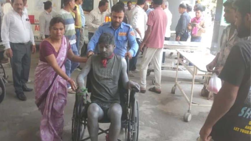 मध्यप्रदेश: देवास जिले की पटाखा फैक्ट्री में धमाका... चार लोगों की मौत... कई गंभीर...भीड़ ने संभागायुक्त को घेरा