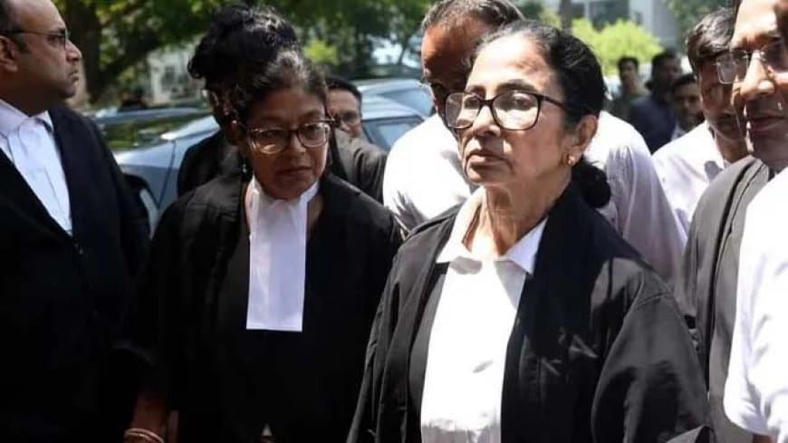 बंगाल: वकील की पोशाक में ममता बनर्जी पहुंची हाईकोर्ट... चोर-चोर के लगे नारों का करना पड़ा सामना 
