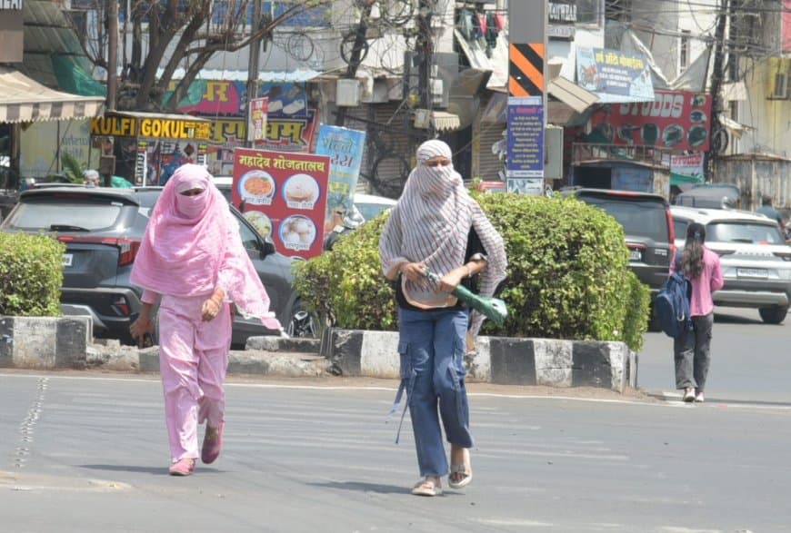 तप रहा देश: कई शहरों में पारा 45 डिग्री के पार... मध्यप्रदेश के चार  जिलों में लू का रेड अलर्ट... सड़कों पर पसरा सन्नाटा