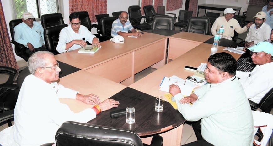 चित्रकूट जल संकट समाधान हेतु विधायक गहरवार ने अधिकारियों संग तीन घंटे मंथन किया