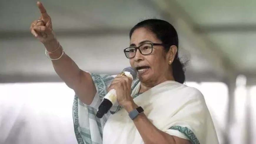 बंगाल: ममता बनर्जी पर पहली एफआईआर दर्ज... धार्मिक भावनाओं ठेस पहुंचाना पूर्व सीएम को पड़ा भारी