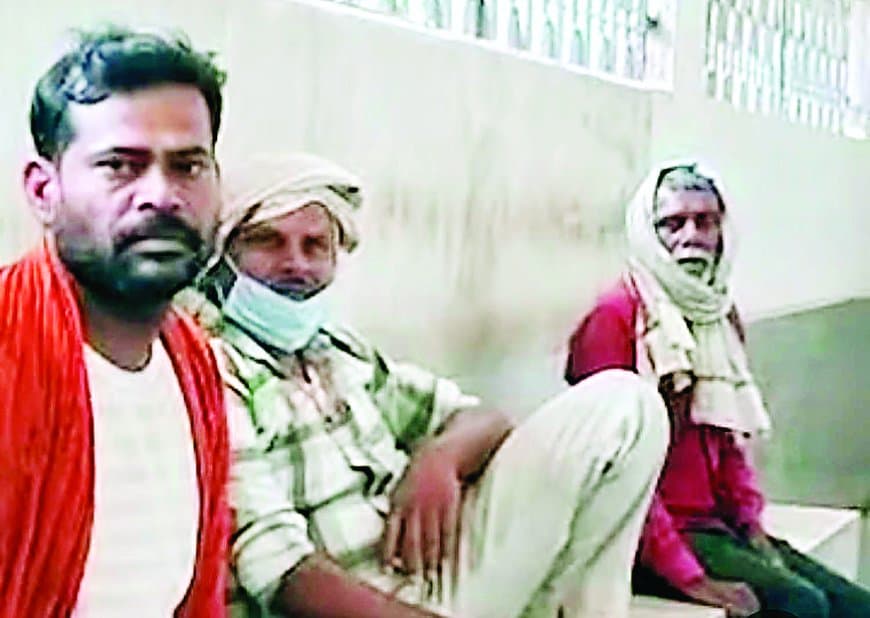 मासूम ने पिता पर लगाया आरोप, कहा.. चिमटा से पीटकर पैर से गला दबाया