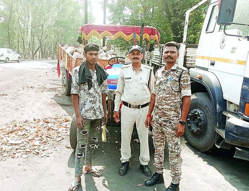 रेत के अवैध परिवहन पर कार्रवाई खनिज विभाग ने जब्त किए 4 वाहन