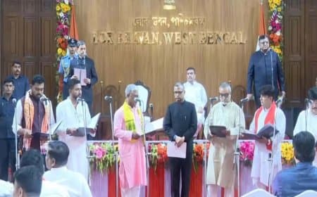 शुभेंदु कैबिनेट का अब बढ़ गया कुनबा... बंगाल भाजपा के 35 विधायकों ने ली मंत्रियों ने पद शपथ