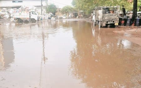 बारिश ने खोली व्यवस्थाओं की पोल, जलभराव से शहर बेहाल हुआ