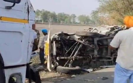 पंजाब में  भीषण हादसा: फिरोजपुर में महिंद्रा पिकअप और ट्राले की भिडंत... आठ लोगों की मौत... 18 गंभीर