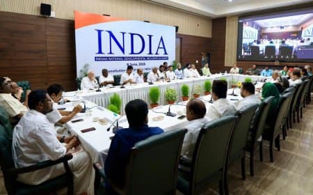 विपक्षी गठबंधन की बैठक में जुटे 23 दल, AAP और DMK ने किया किनारा; राहुल विरोधी पोस्टर से मचा बवाल