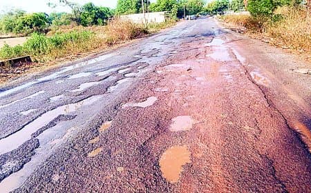 87 करोड़ स्वीकृत फिर भी अधूरा मार्ग, खस्ताहाल सड़कों पर नाराजगी