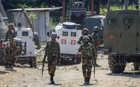 जम्मू-कश्मीर: एलओसी के पास ब्लास्ट, दो जवान शहीद