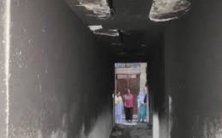 दिल्ली के तुगलकाबाद में 5 मंजिला इमारत में भीषण आग: 3 की मौत, सुरक्षित निकाले गए कई लोग