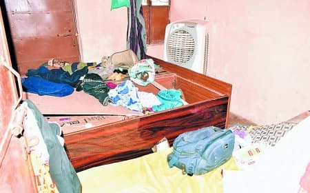 सूने मकान में लाखों की चोरी, पकड़ा चोर भी फरार हुआ
