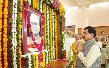 मध्यप्रदेश: सीएम ने अर्पित की पुष्पांजलि... कहा- मानसून सत्र में ही विधानसभा में पेश होगा यूसीसी विधेयक