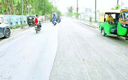 दो साल बाद शुरू सड़क निर्माण, गुणवत्ता और प्रक्रिया पर सवाल