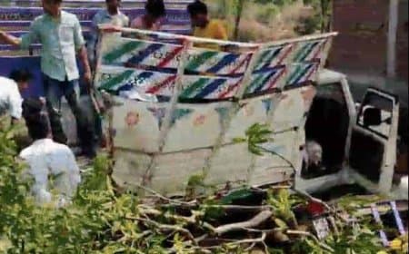 मध्यप्रदेश में हादसा: छिंदवाड़ा में ट्रक-पिकअप की भीषण टक्कर, 5 लोगों की मौत... वाहन के उड़ गए परखच्चे