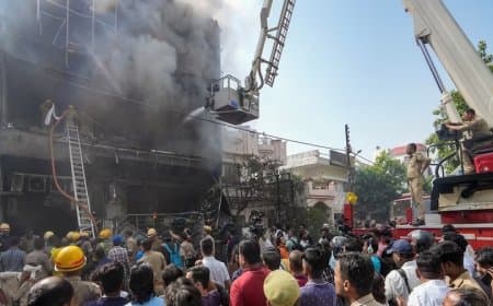 लखनऊ अग्निकांड: 7 घंटे चला पीएम... 15 शव परिजनों को सौंपे... एसआईटी टीम पहुंची... इमारत सील
