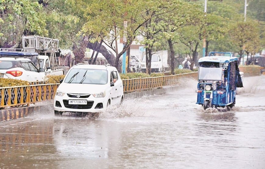 जरा सी बारिश में डूबा सतना, जलभराव और बिजली संकट से त्रस्त शहर