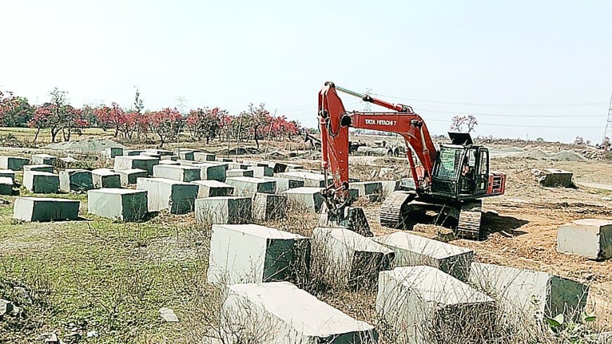 खड़ौरा खदान में नियम ताक पर, ब्लास्टिंग से दहशत में ग्रामीण
