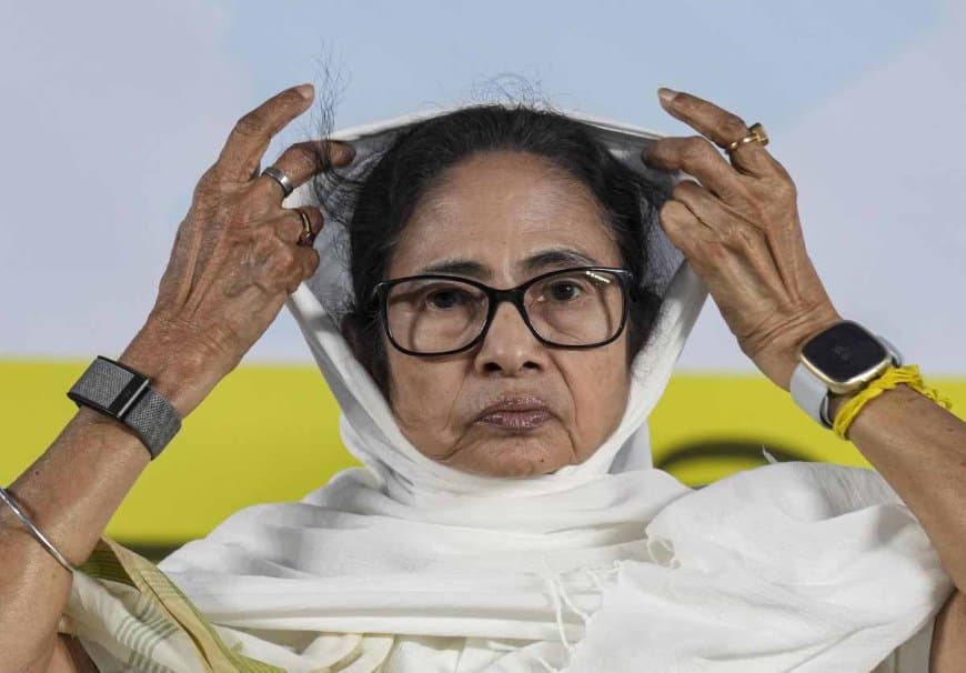 पश्चिम बंगाल में देशद्रोह का केस दर्ज... पूर्व सीएम ममता बनर्जी को तुरंत गिरफ्तार करने की मांग 