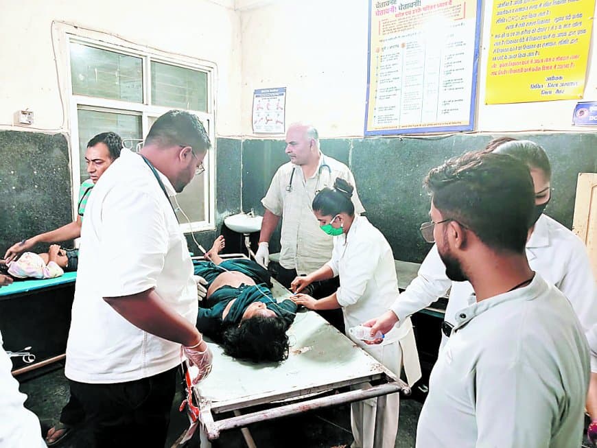 तेज रफ्तार जीप पलटी, चालक समेत बालिका की दर्दनाक मौत हुई