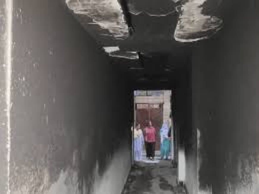दिल्ली के तुगलकाबाद में 5 मंजिला इमारत में भीषण आग: 3 की मौत, सुरक्षित निकाले गए कई लोग