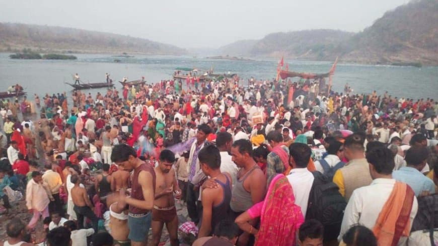 मध्यप्रदेश: सोमवती अमावस्या पर दुर्लभ संयोग... हर-हर नर्मदे की गूंज के साथ लाखों लोगों ने लगाई डुबकी मध्यप्रदेश: सोमवती अमावस्या पर दुर्लभ संयोग... हर-हर नर्मदे की गूंज के साथ लाखों लोगों ने लगाई डुबकी