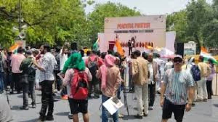 NEET पेपर लीक: दिल्ली के जंतर-मंतर पर CJP का 'थाली बजाओ' प्रदर्शन, शिक्षा मंत्री के इस्तीफे पर अड़े प्रदर्शनकारी
