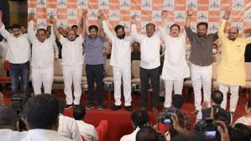 महाराष्ट्र में शिवसेना में बड़ी टूट: उद्धव ठाकरे गुट के 6 सांसद शिंदे गुट में शामिल