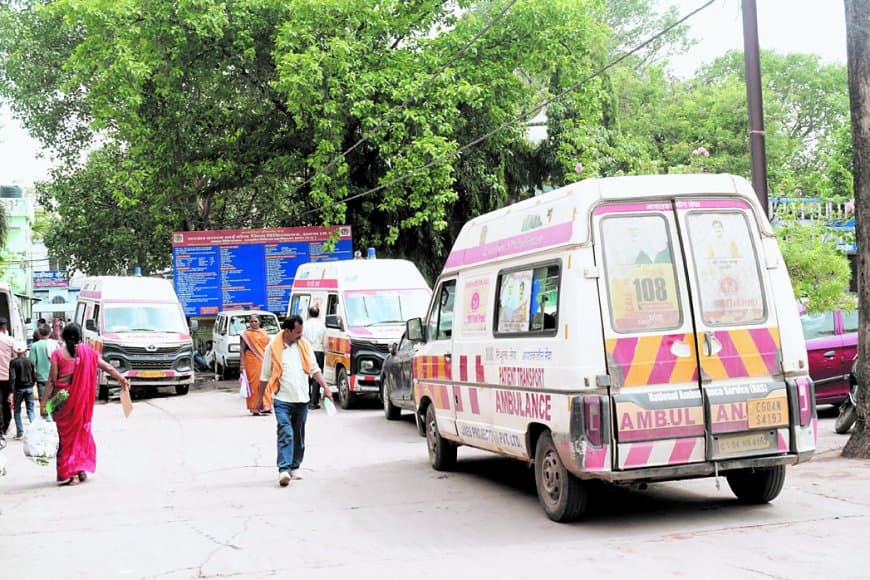 जिला अस्पताल में फिर अव्यवस्था, एम्बुलेंस पार्किंग आदेश बेअसर साबित हुए