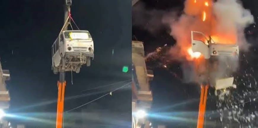 उज्जैन: बड़नगर में मोहर्रम जुलूस के दौरान क्रेन से लटकी वैन में किया ब्लास्ट, 4 लोगों पर FIR दर्ज