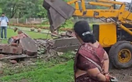 बड़े तालाब के FTL के दायरे में आने वाले अवैध फार्म हाउस- बंगलों को चली जेसीबी, 296 निर्माणों पर लटकी तलवार