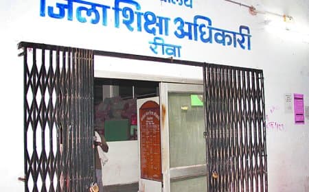 ई-अटेंडेंस में सख्ती, अब स्कूल-कार्यालय पहुंचकर ही लगेगी उपस्थिति, अधिकारियों पर भी लागू नियम