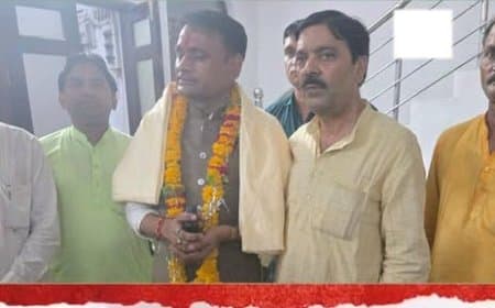 दतिया उपचुनाव में होगा खेला! टिकट कटने से नाराज कांग्रेस के नायक से बंद कमरे में मिले भाजपा के तिवारी