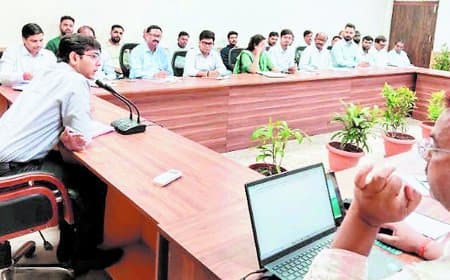 रीवा निगम आयुक्त ने बरसात तैयारियों पर सख्ती दिखाई, अधिकारियों को दिए स्पष्ट निर्देश तत्काल
