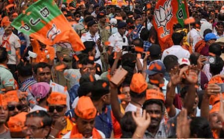 भाजपाइयों ने घेरे देशभर में कांग्रेस कार्यालय ..  कहा- राहुल के पीएम आवास के बाहर दिए धरने को बताया 'अराजकता का प्रतीक