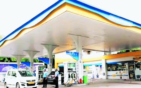 सीधी में पेट्रोल पंपों की मनमानी जारी, नियमों की अनदेखी पर प्रशासन मौन बना रहा