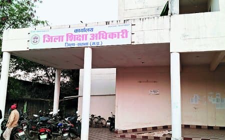 सतना के शासकीय स्कूलों में अब भी हर सातवां विद्यार्थी पाठ्यपुस्तकों से वंचित, जवाबदेही सवालों में