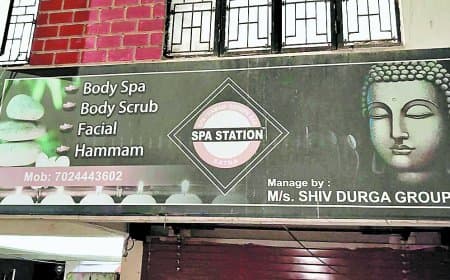 सतना स्पा सेंटर में आधी रात हंगामा, पुलिस ने ताला तोड़कर युवतियों को बाहर निकाला