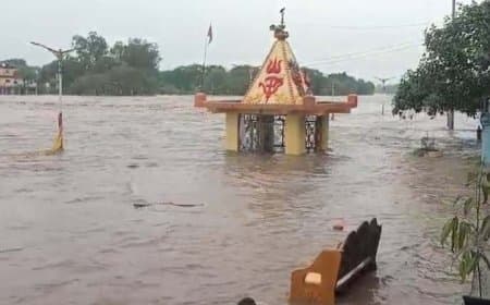मध्यप्रदेश: भोपाल में बूंदाबांदी... डिंडोरी में रातभर बारिश से मंदिर डूबे... जिले में नर्मदा ने बढ़ाई लोगों की टेंशन