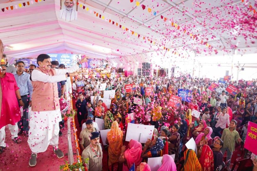 लाड़लियों के खातों में पहुंचे 1835 करोड़ रुपये... लहारे के लिए कई घोषणाओं का ऐलान किया   सीएम ने