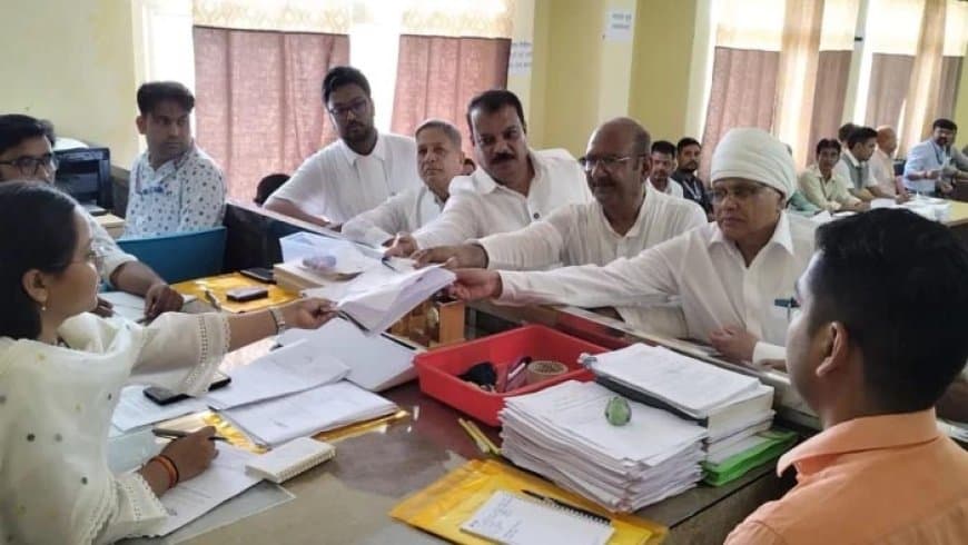 मध्यप्रदेश: दतिया उपचुनाव में कांग्रेस प्रत्याशी घनश्याम ने भरा पर्चा, नायक नाराज ... दिग्विजय ने कहा-चल हट...