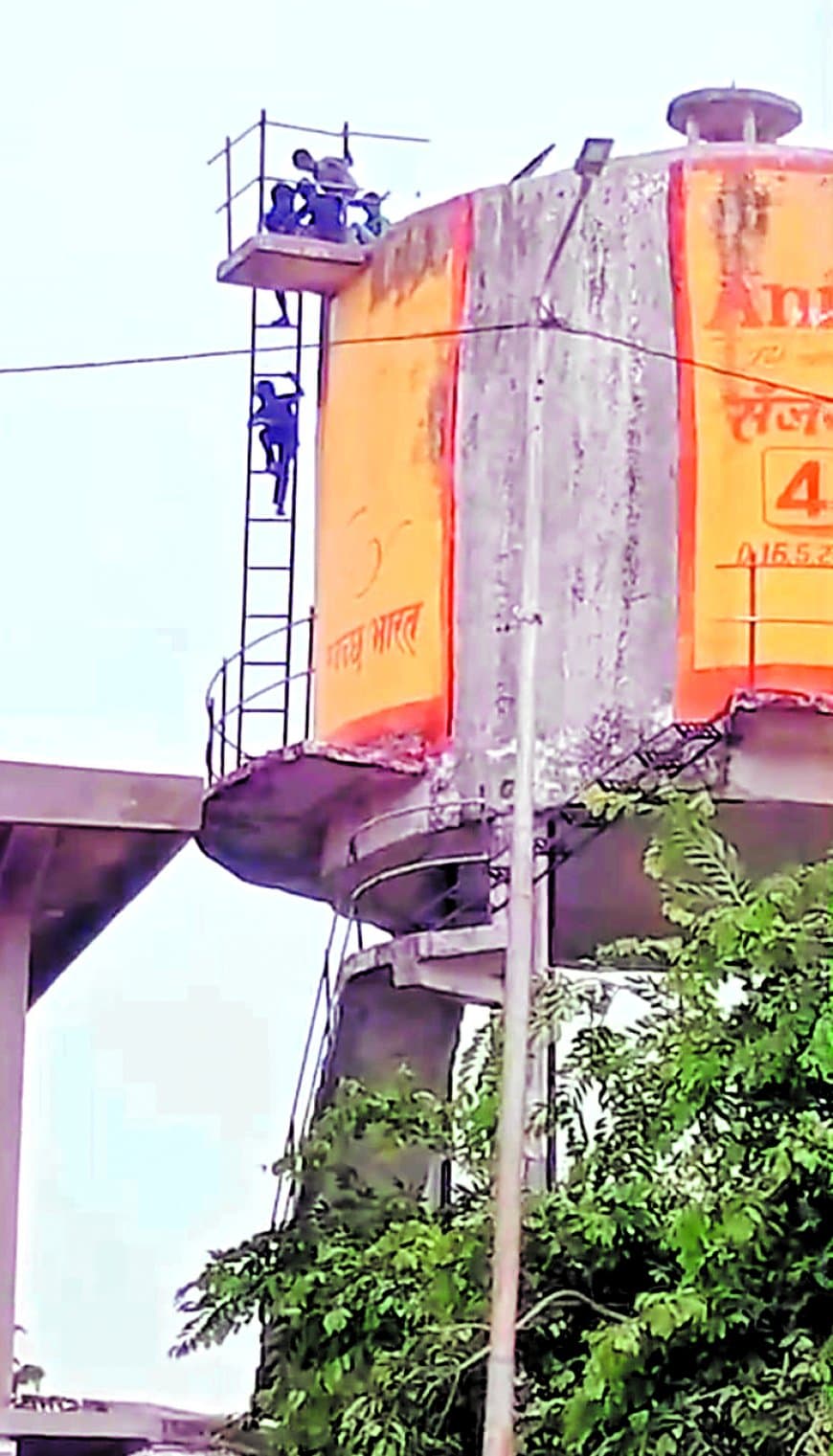 मंडी की पानी टंकी बनी खतरा, वर्षों से बंद व्यवस्था पर उठे गंभीर सवाल लगातार