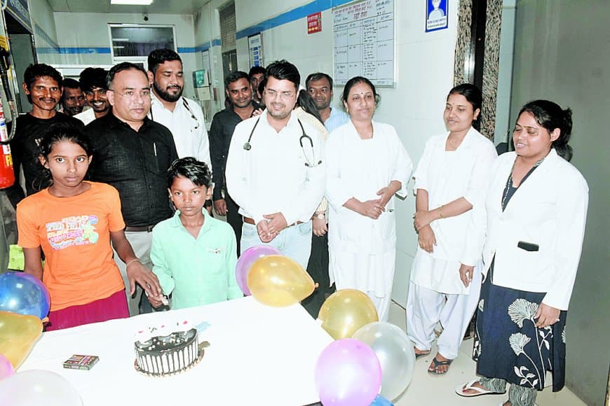 बारह दिन मौत से जंग जीतकर मुस्कुराए मासूम, डॉक्टरों ने मनाया नई जिंदगी का उत्सव आज